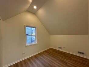 2045 N Damen Ave, Unit Coach House in Chicago, IL - Building Photo - Building Photo