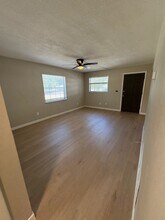 149 New York Ave, Unit B in Dunedin, FL - Foto de edificio - Building Photo