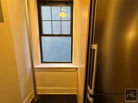 Christopher Street, Unit 4N in New York, NY - Building Photo