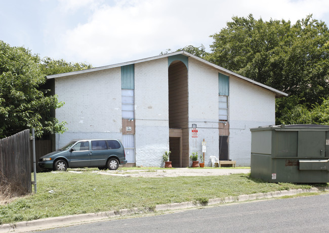 2304 Mission Hill Dr in Austin, TX - Foto de edificio - Building Photo