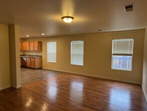 8825 Sunset Breeze Dr in Reno, NV - Building Photo - Building Photo