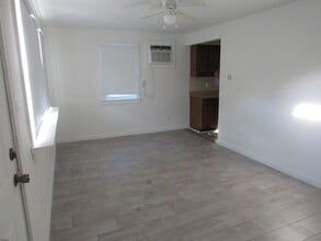 6304 Quinn Ave in Hamilton, NJ - Foto de edificio - Building Photo