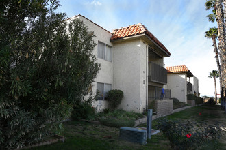 La Paloma Apartments in Hemet, CA - Building Photo - Building Photo