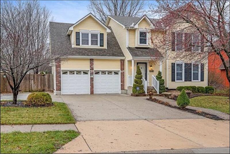 17301 W 155th Terrace in Olathe, KS - Foto de edificio