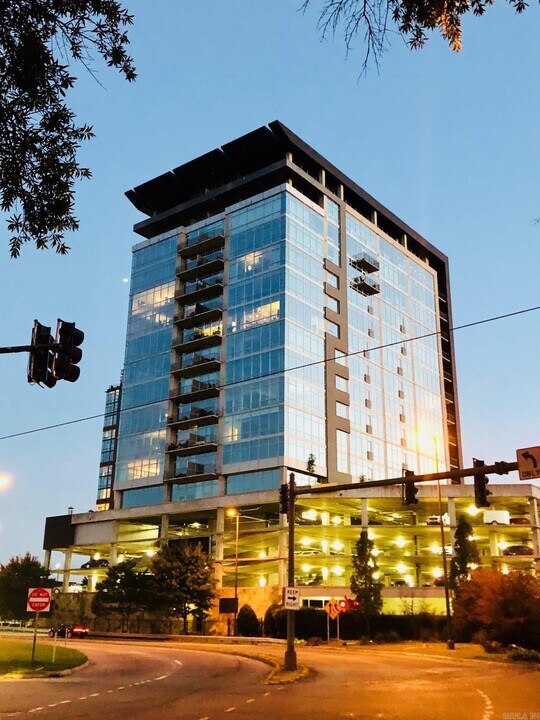 300 E 3rd St in Little Rock, AR - Building Photo