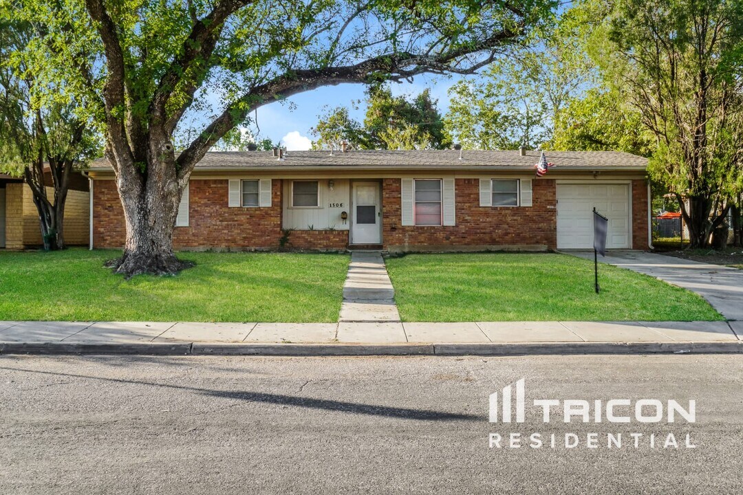 1506 Viewridge Dr in San Antonio, TX - Building Photo