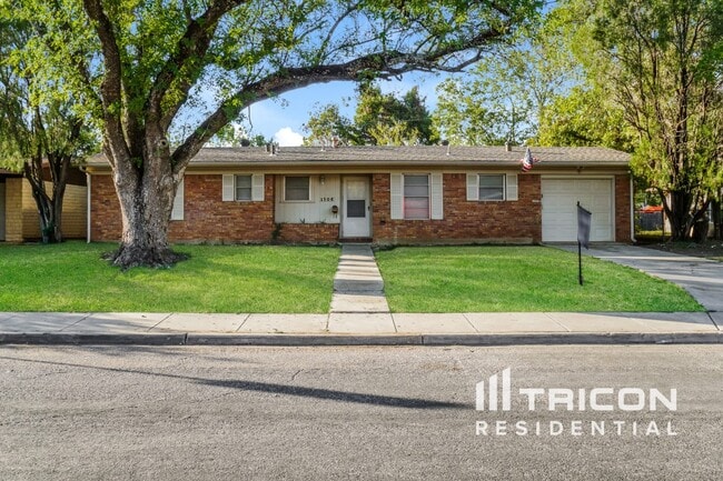 1506 Viewridge Dr