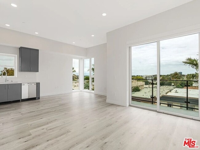 property at 3308 Mentone Ave