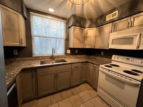 7115 Sweetwater Dr in Florence, KY - Building Photo - Building Photo