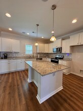 320 Alameda Ln in Anderson, SC - Foto de edificio - Building Photo