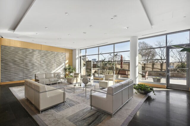 2001 15th St N, Unit 401 in Arlington, VA - Building Photo - Building Photo