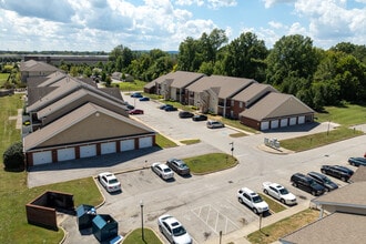 Jefferson Crossing in Louisville, KY - Building Photo - Building Photo