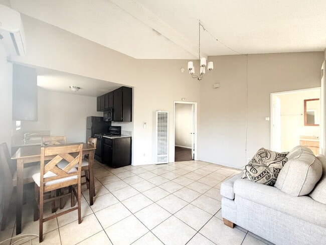 1343 W 36th St in Los Angeles, CA - Building Photo - Building Photo