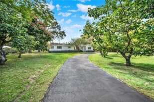 9790 SW 136th St in Miami, FL - Building Photo