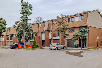 1051 Cedarglen Gate in Mississauga, ON - Building Photo - Building Photo