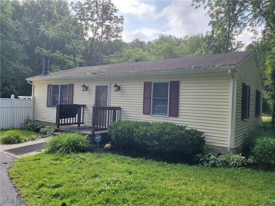 6611 Lear Nagle Rd in North Ridgeville, OH - Building Photo
