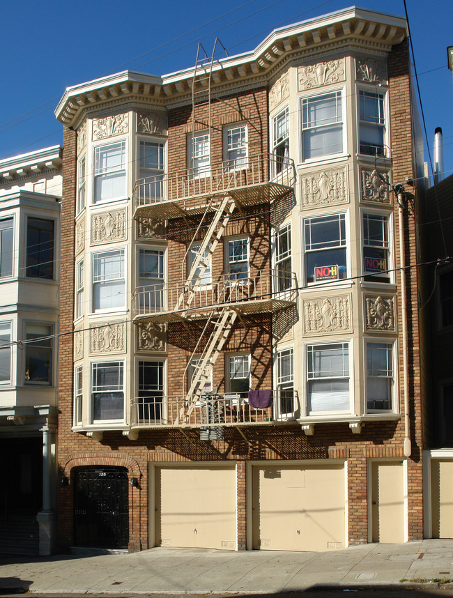 125 Clayton in San Francisco, CA - Foto de edificio - Building Photo