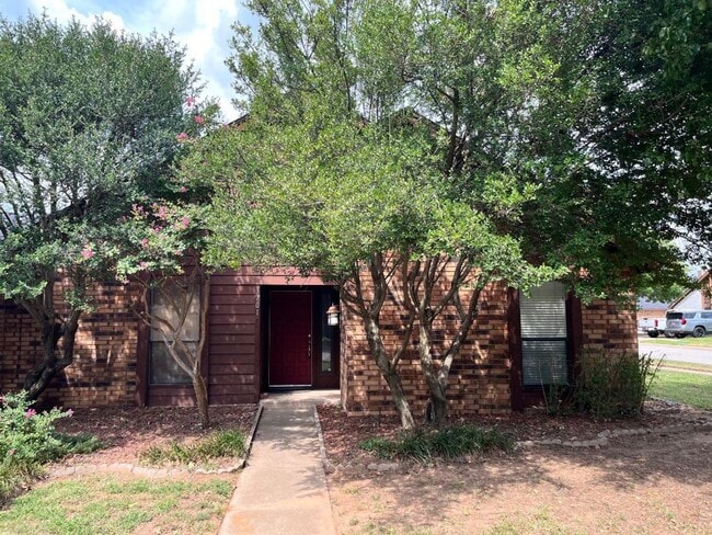 3701 River Oaks Dr in Norman, OK - Building Photo - Building Photo