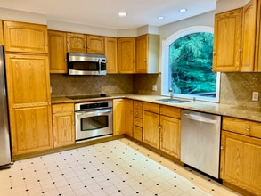 9 Brooks Rd in Sudbury, MA - Building Photo - Building Photo