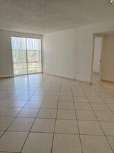 17570 Atlantic Blvd, Unit 408 in Sunny Isles Beach, FL - Foto de edificio - Building Photo