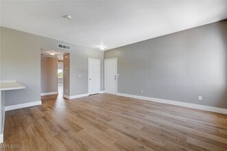 855 N Stephanie St in Henderson, NV - Foto de edificio - Building Photo