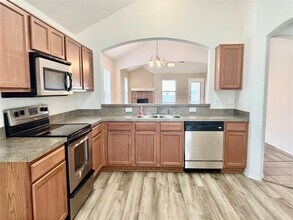 330 Sardius Blvd in Granbury, TX - Building Photo - Building Photo