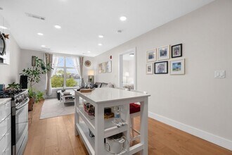 248-252 Meridian St in Boston, MA - Building Photo - Building Photo