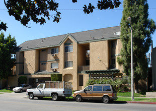 Chestnut Villas Apartments in Santa Ana, CA - Building Photo - Building Photo