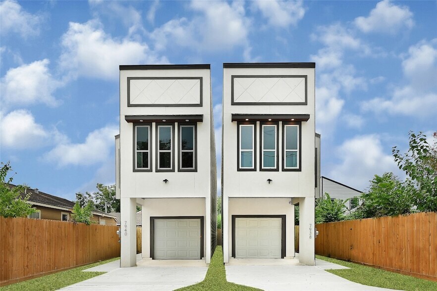 7938 Angus St in Houston, TX - Building Photo