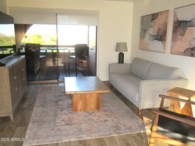 4303 E Cactus Rd in Phoenix, AZ - Building Photo