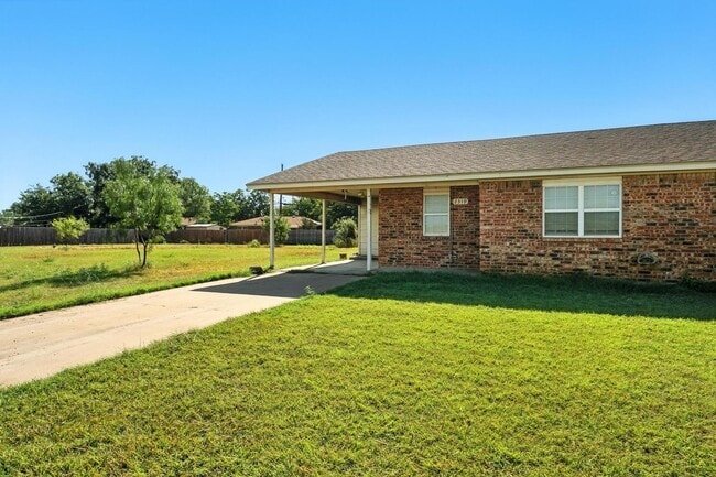 2319 N Danville Dr in Abilene, TX - Building Photo - Building Photo