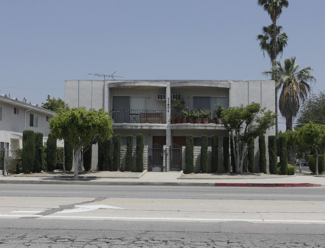 11601 Burbank Blvd in North Hollywood, CA - Building Photo - Building Photo