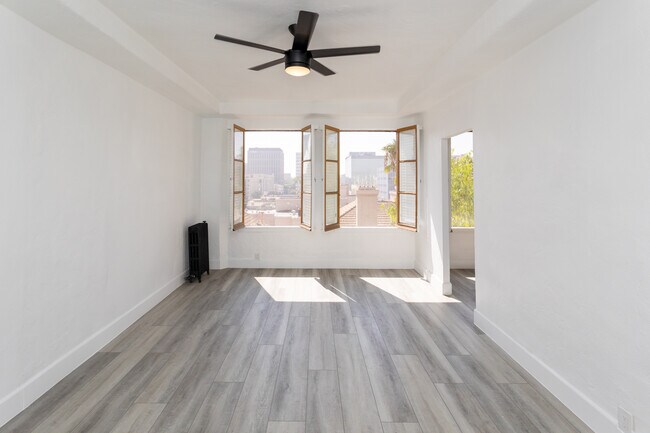 The Du Barry in Los Angeles, CA - Building Photo - Building Photo