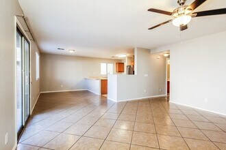 12938 W Fleetwood Ln in Glendale, AZ - Foto de edificio - Building Photo