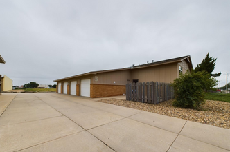 1912 Harding Ave in Garden City, KS - Building Photo - Building Photo