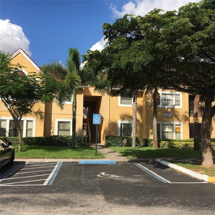 15591 SW 105th Terrace in Miami, FL - Building Photo