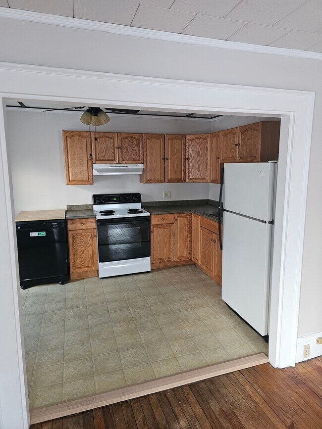 69 Green St, Unit 1 in Augusta, ME - Foto de edificio - Building Photo