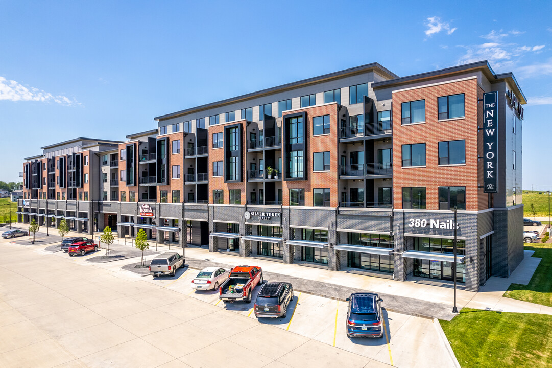 The New York in Coralville, IA - Foto de edificio