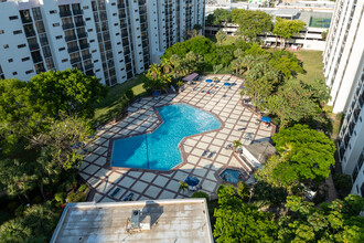 Plaza of the Americas in Sunny Isles Beach, FL - Building Photo - Building Photo