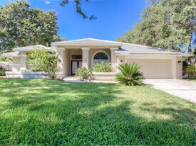 1484 E Lake Woodlands Pkwy in Oldsmar, FL - Building Photo