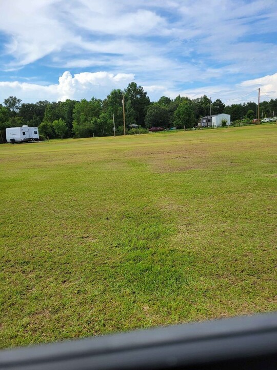 7 Eubanks St in Lucedale, MS - Foto de edificio