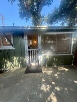 221 E Whitcomb Ave in Glendora, CA - Building Photo