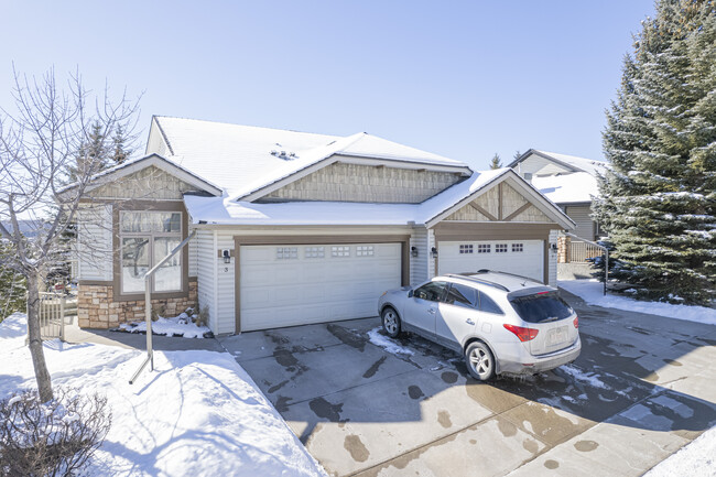 126 Springbank Terr SW in Calgary, AB - Building Photo - Building Photo