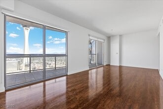 200 W Sahara Ave in Las Vegas, NV - Building Photo - Building Photo