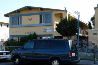 10302-6 Felton Ave. in Inglewood, CA - Building Photo - Building Photo