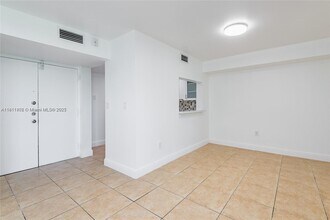 11750 SW 18th St in Miami, FL - Building Photo - Building Photo