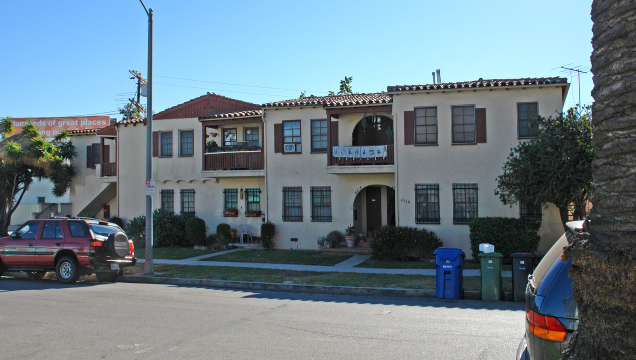 8508 Cashio St in Los Angeles, CA - Building Photo