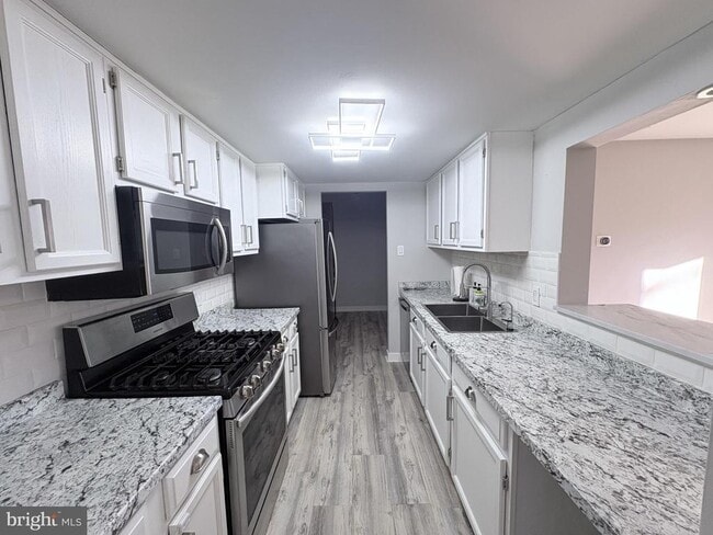 property at 324 Drummers Ln