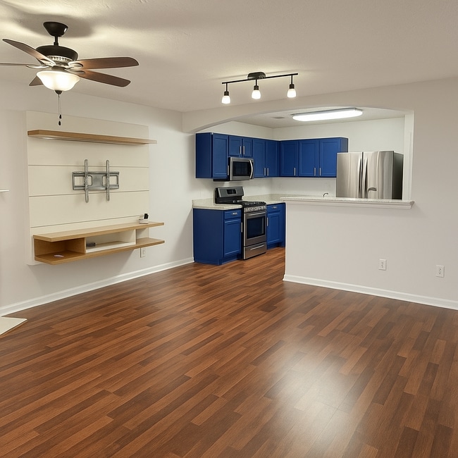 Room in Townhome on Waverly Hills Dr