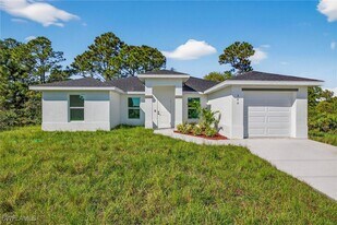 366 Butler Ave S in Lehigh Acres, FL - Building Photo
